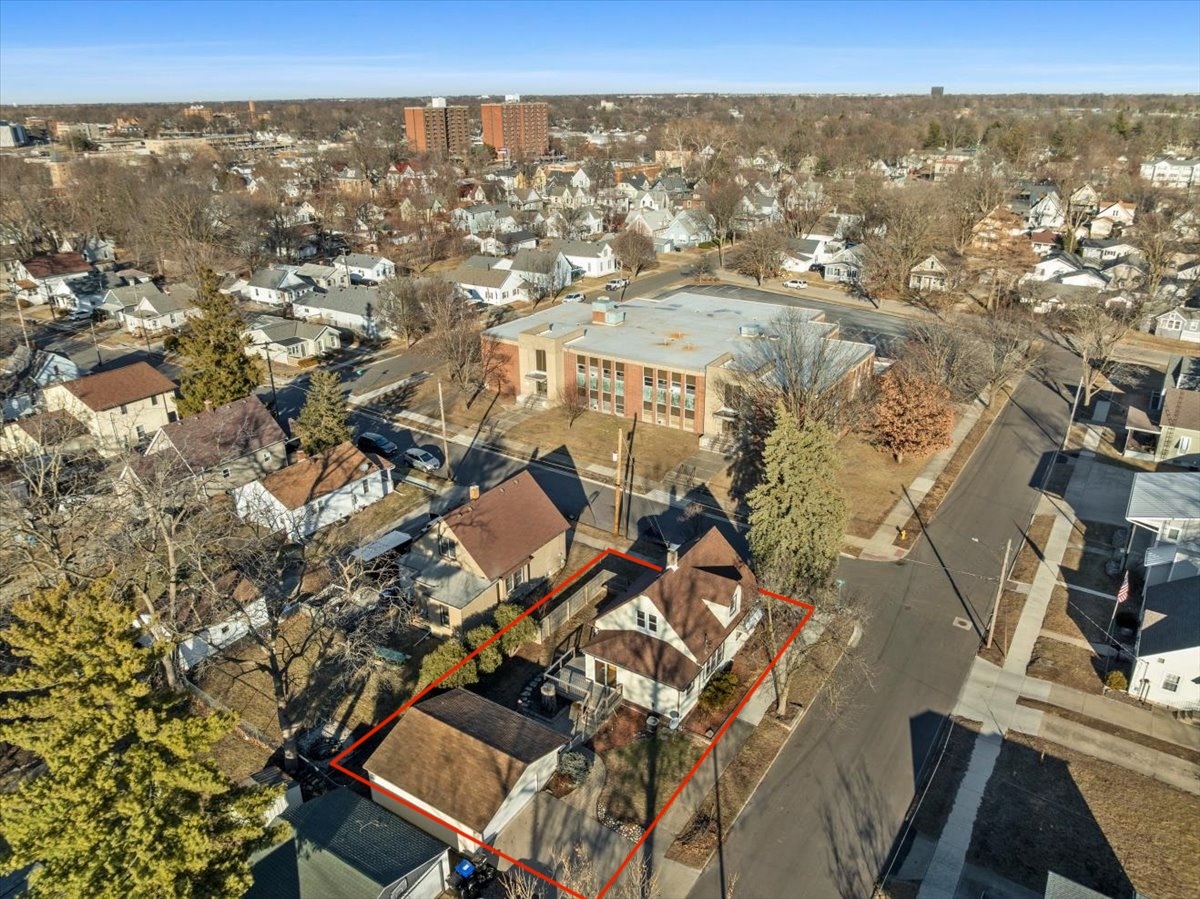 1211 S Lee Street, Bloomington, IL 61701