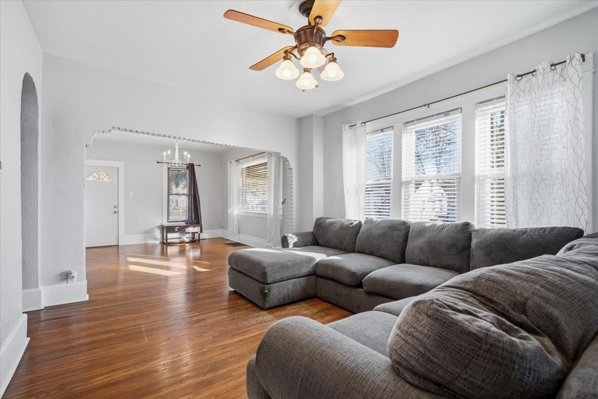 1211 S Lee Street, Bloomington, IL 61701