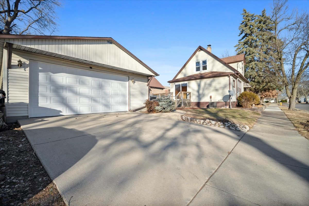 1211 S Lee Street, Bloomington, IL 61701