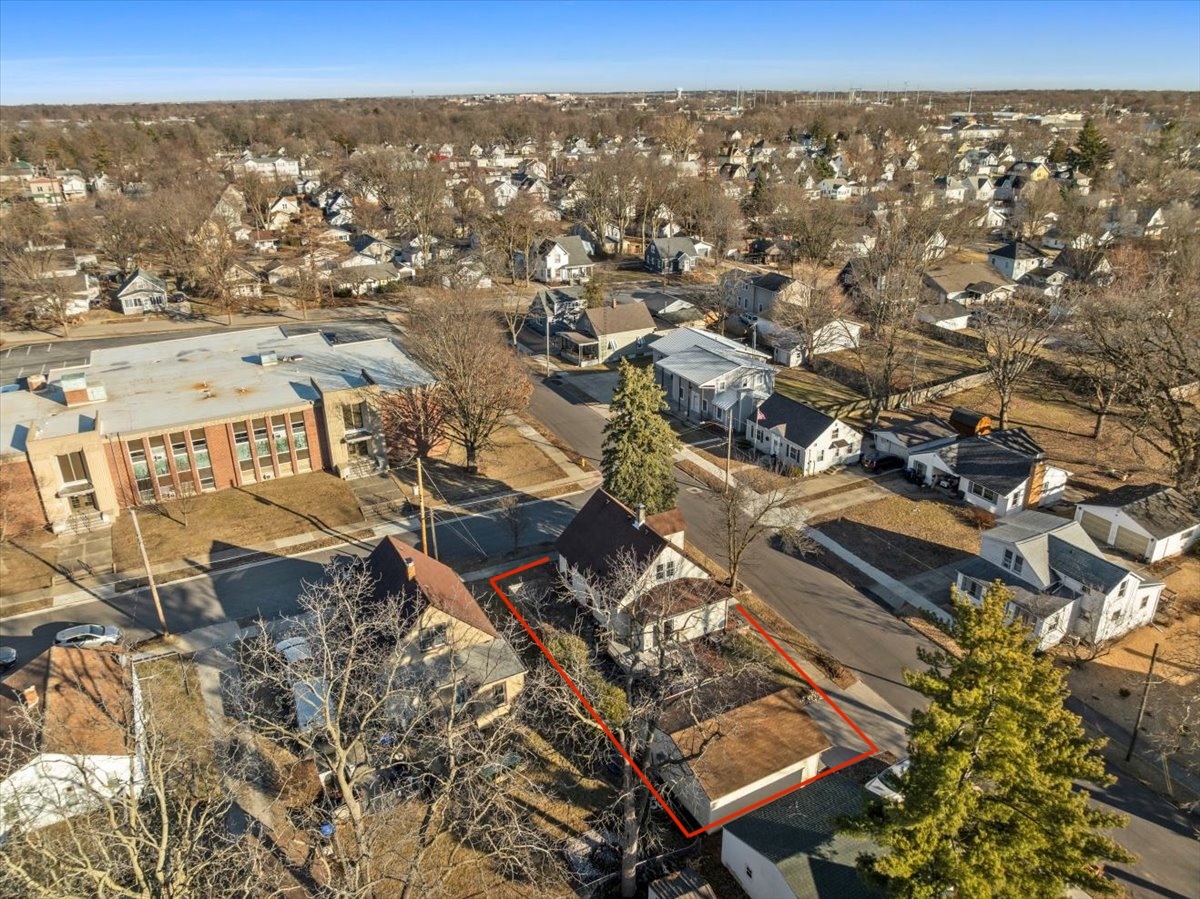 1211 S Lee Street, Bloomington, IL 61701