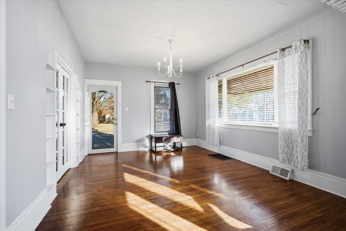 1211 S Lee Street, Bloomington, IL 61701