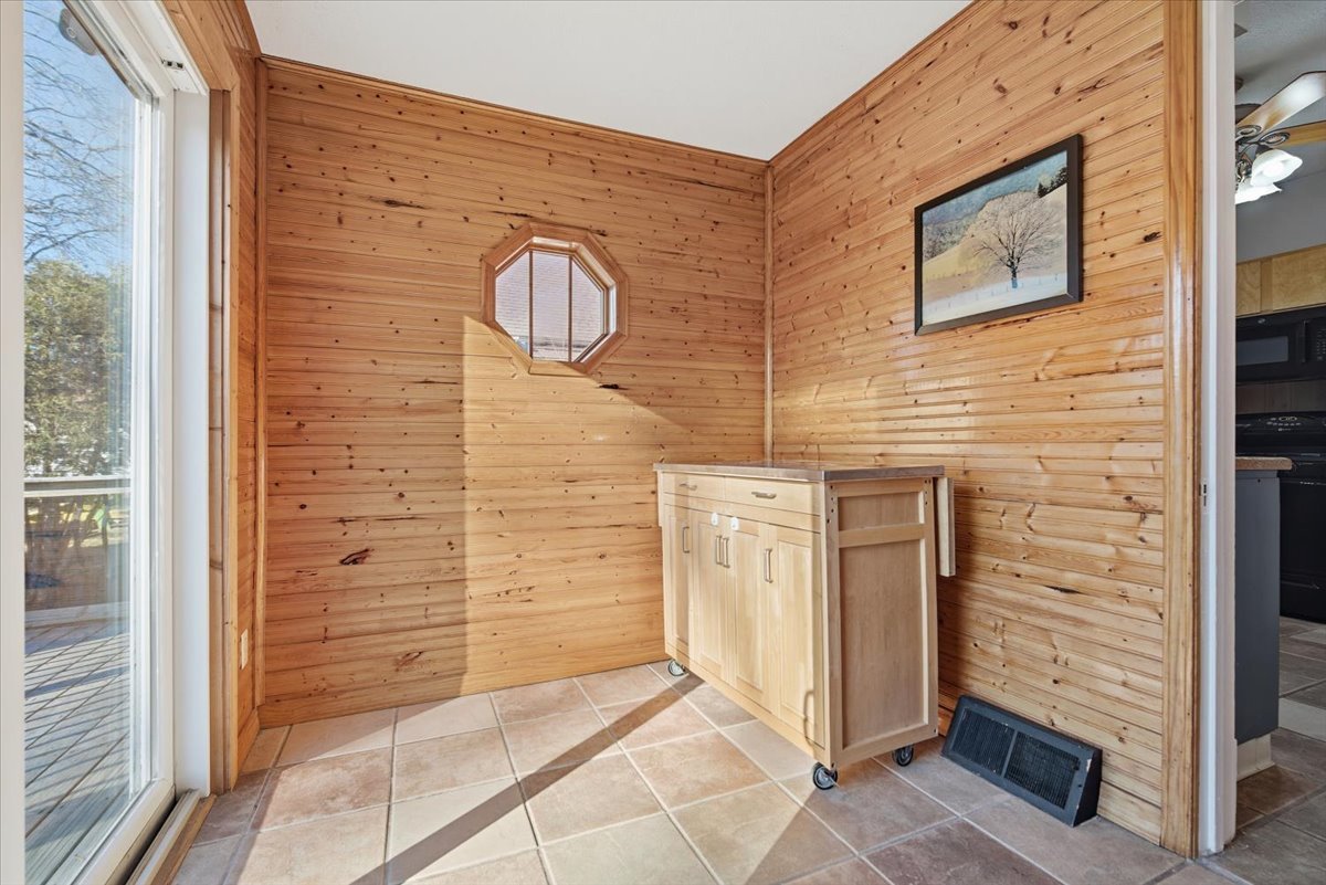 1211 S Lee Street, Bloomington, IL 61701