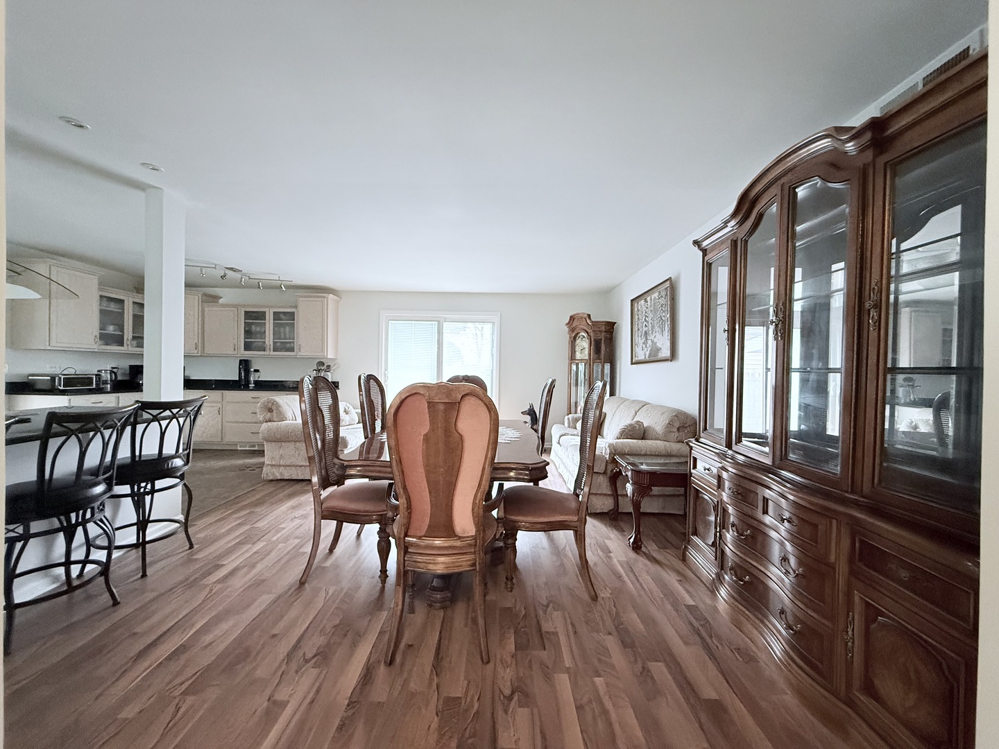 28 W Devon Avenue, Glendale Heights, IL 60139