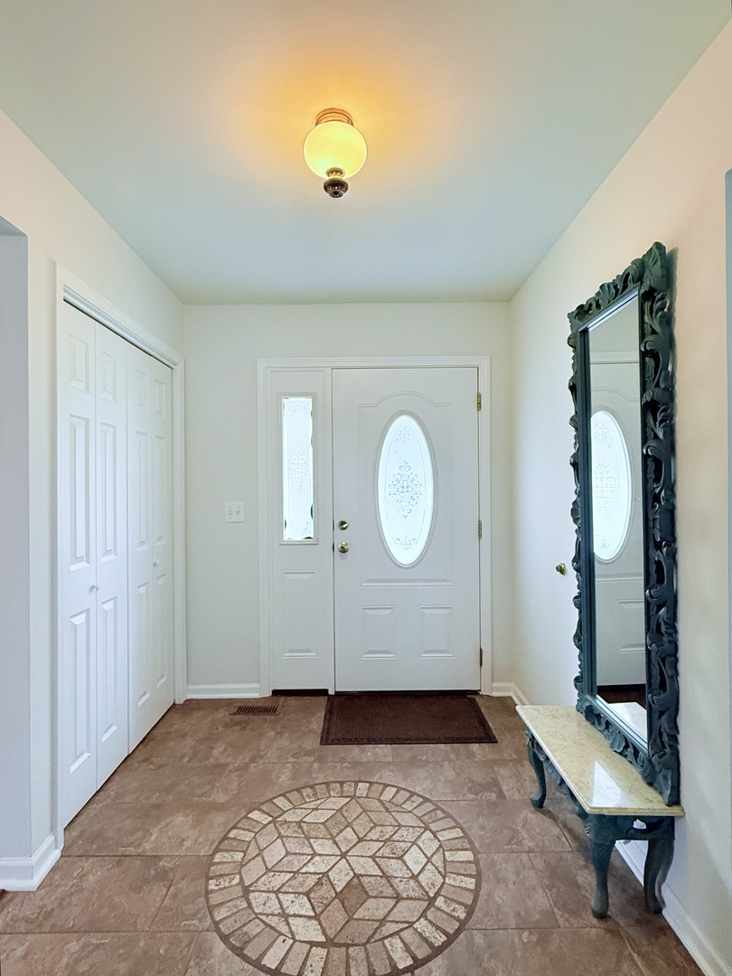 28 W Devon Avenue, Glendale Heights, IL 60139