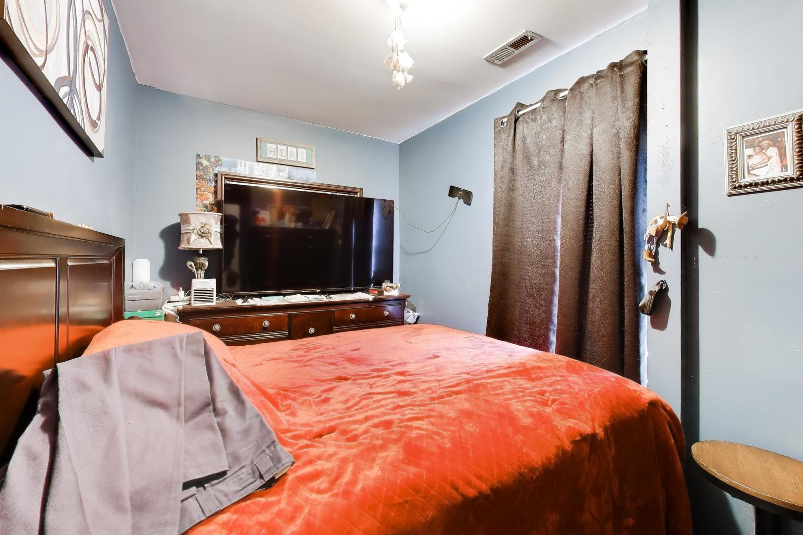 1116 S Homan Avenue, Chicago, IL 60624