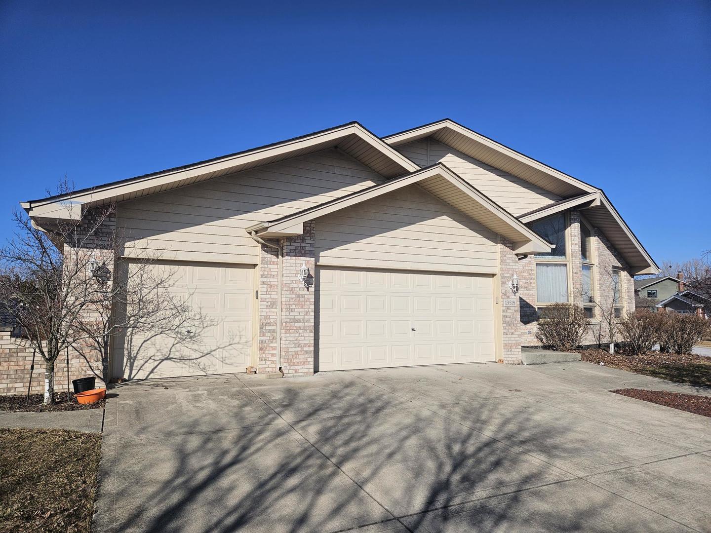 19518 Ridgemont Drive, Tinley Park, IL 60487