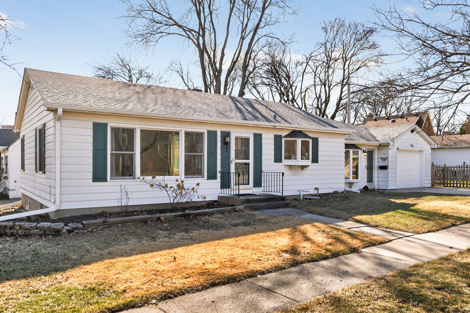 720 E Harrison Avenue, Wheaton, IL 60187