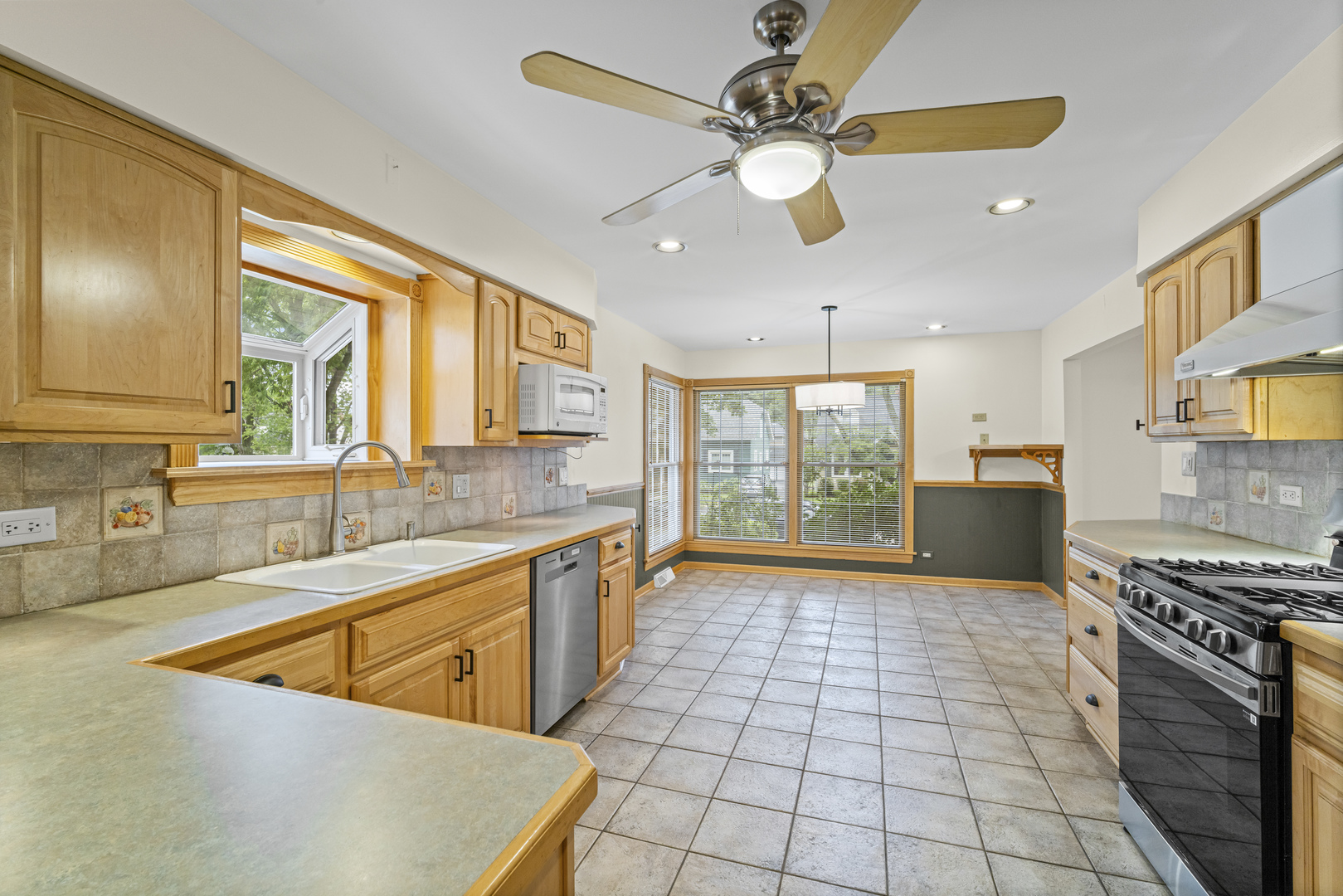 421 N Elm Street, Itasca, IL 60143