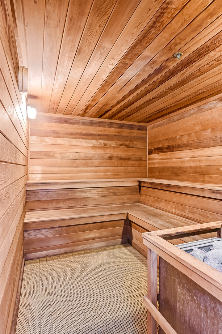 3525 S Cass Court #515, Oak Brook, IL 60523