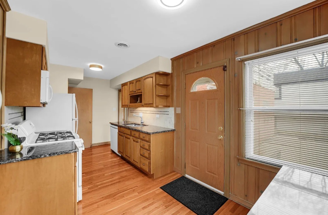 1604 S Greenwood Avenue, Park Ridge, IL 60068