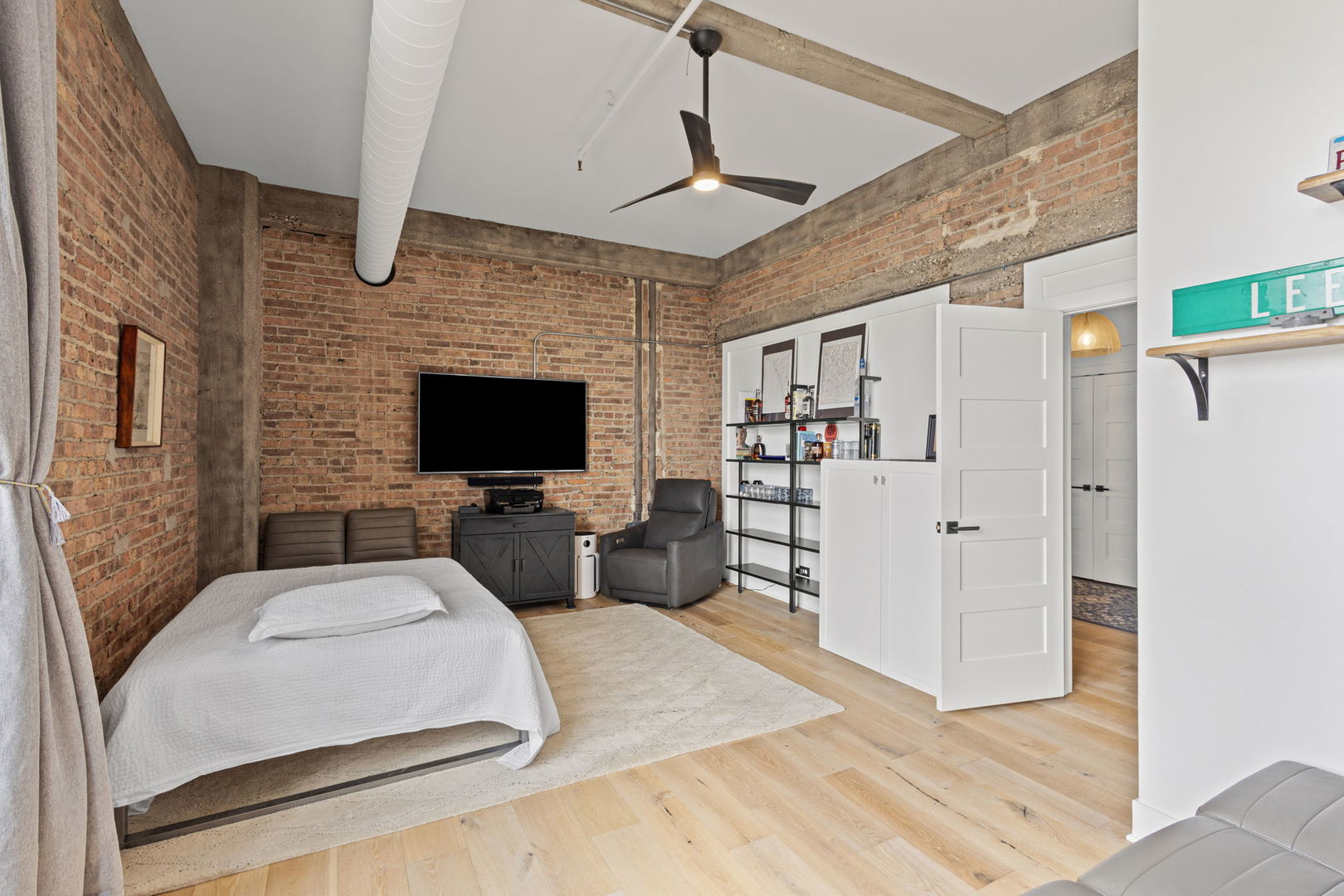 728 W Jackson Boulevard #701, Chicago, IL 60661