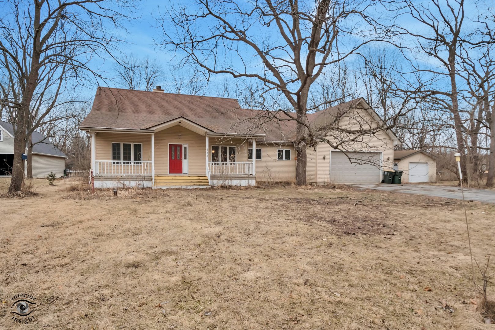 910 Oldfield Road, Downers Grove, IL 60516