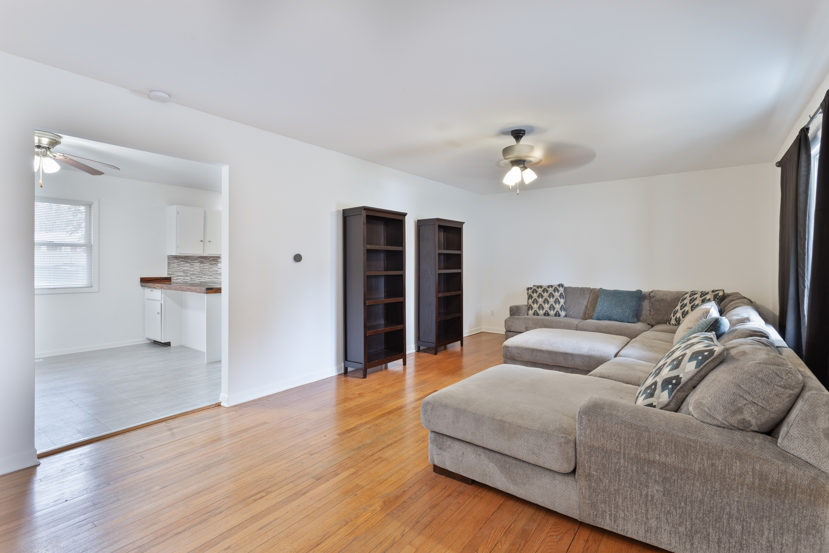 1105 Somerset Mall, McHenry, IL 60050