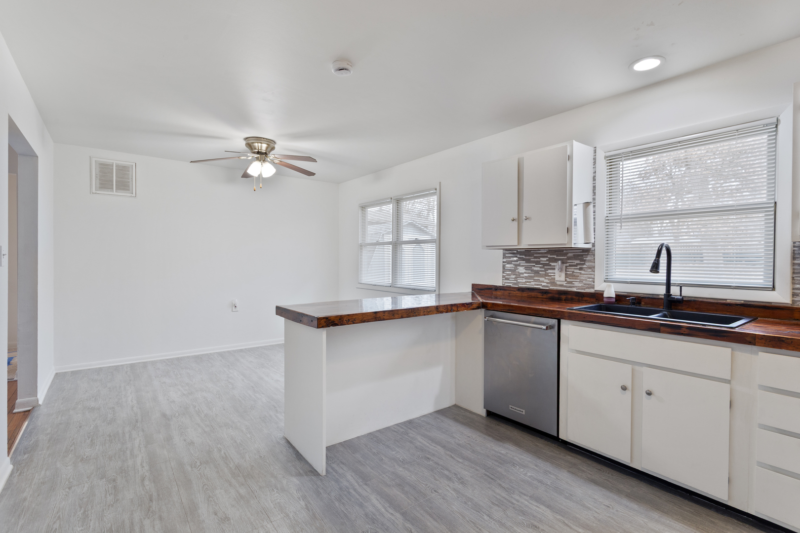 1105 Somerset Mall, McHenry, IL 60050