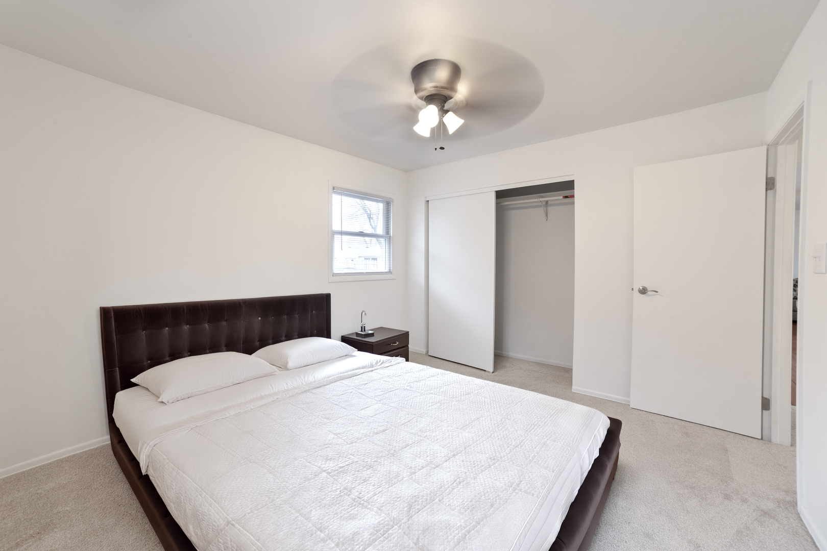 1105 Somerset Mall, McHenry, IL 60050