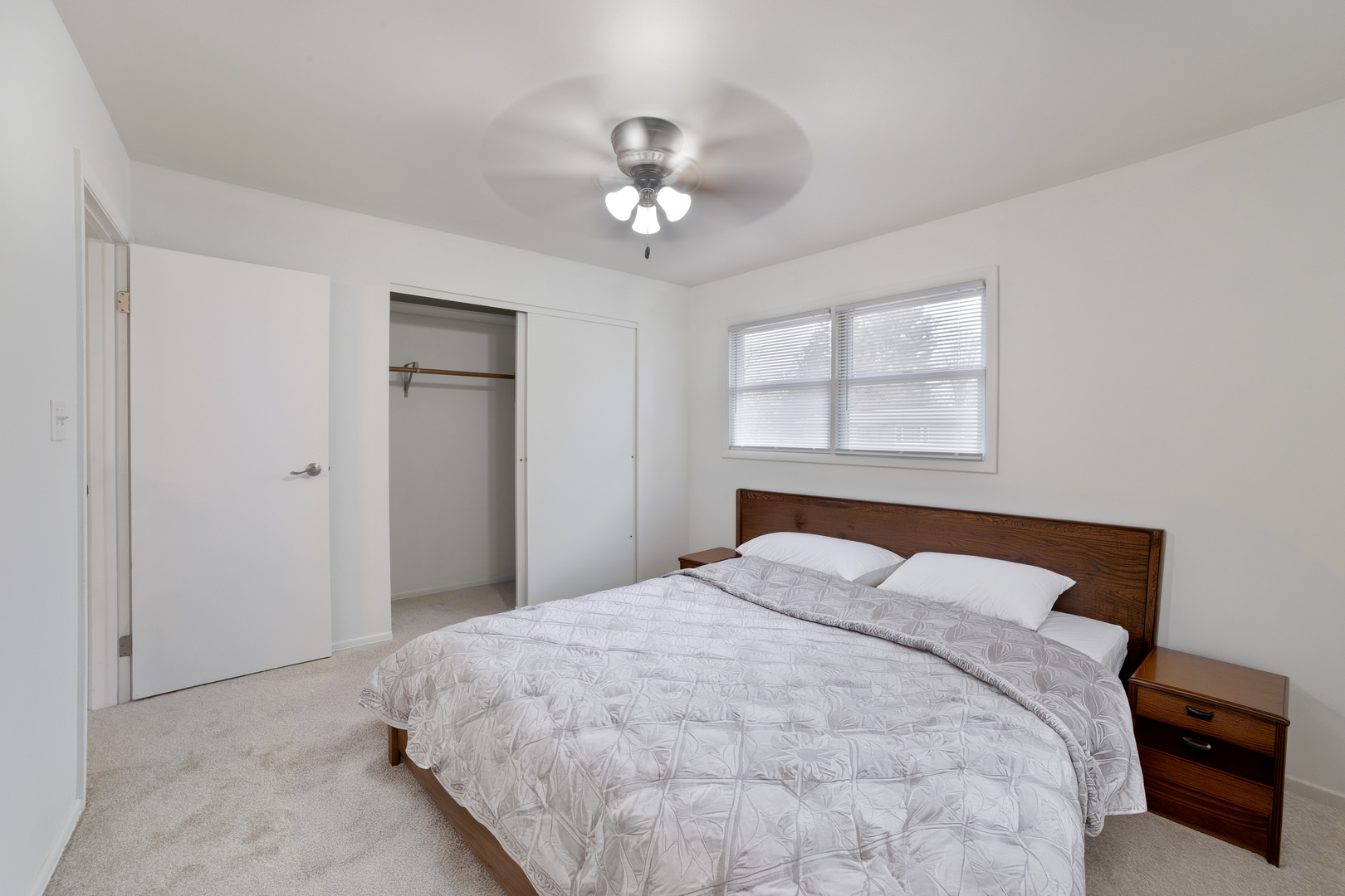 1105 Somerset Mall, McHenry, IL 60050