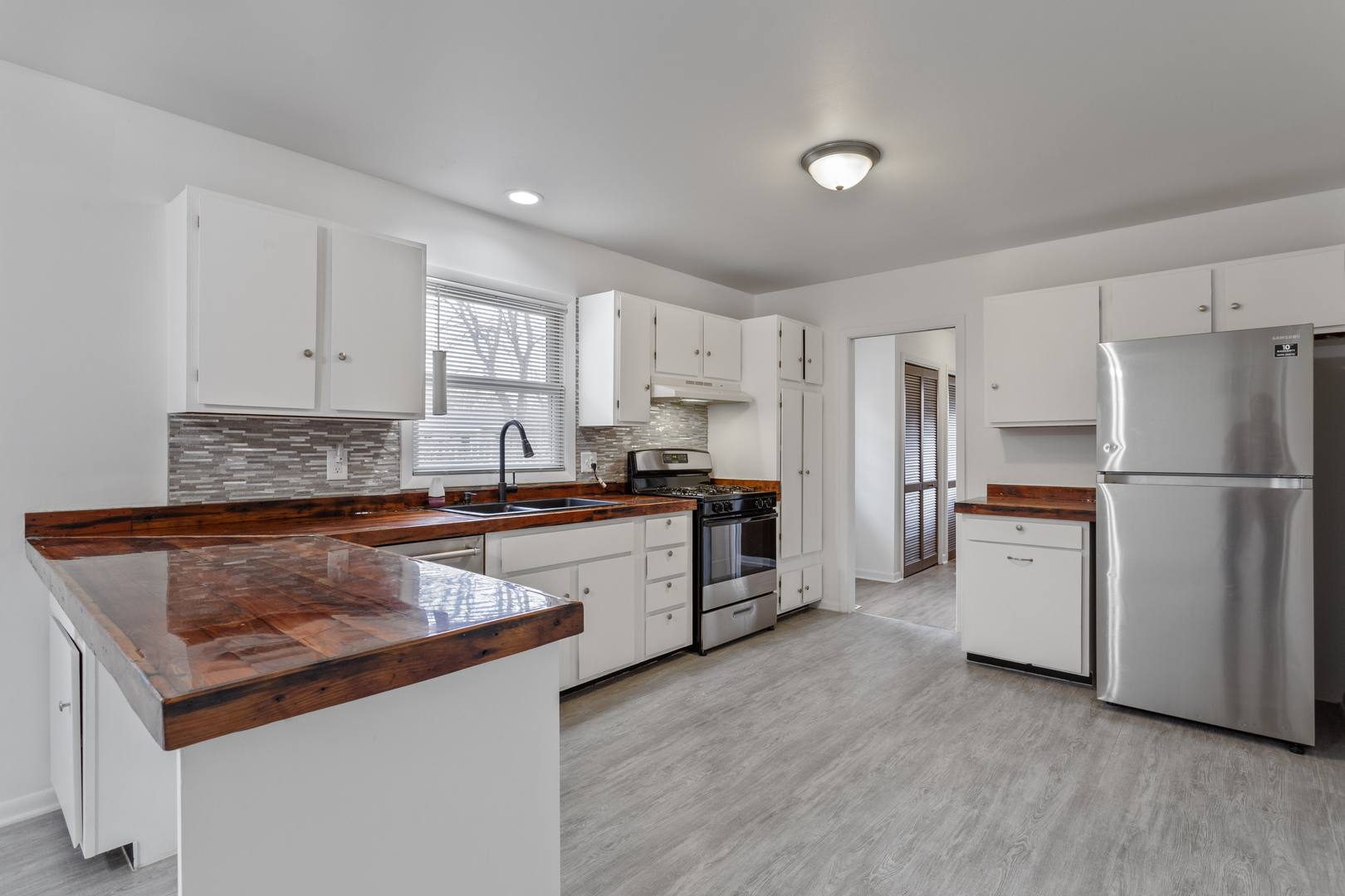 1105 Somerset Mall, McHenry, IL 60050