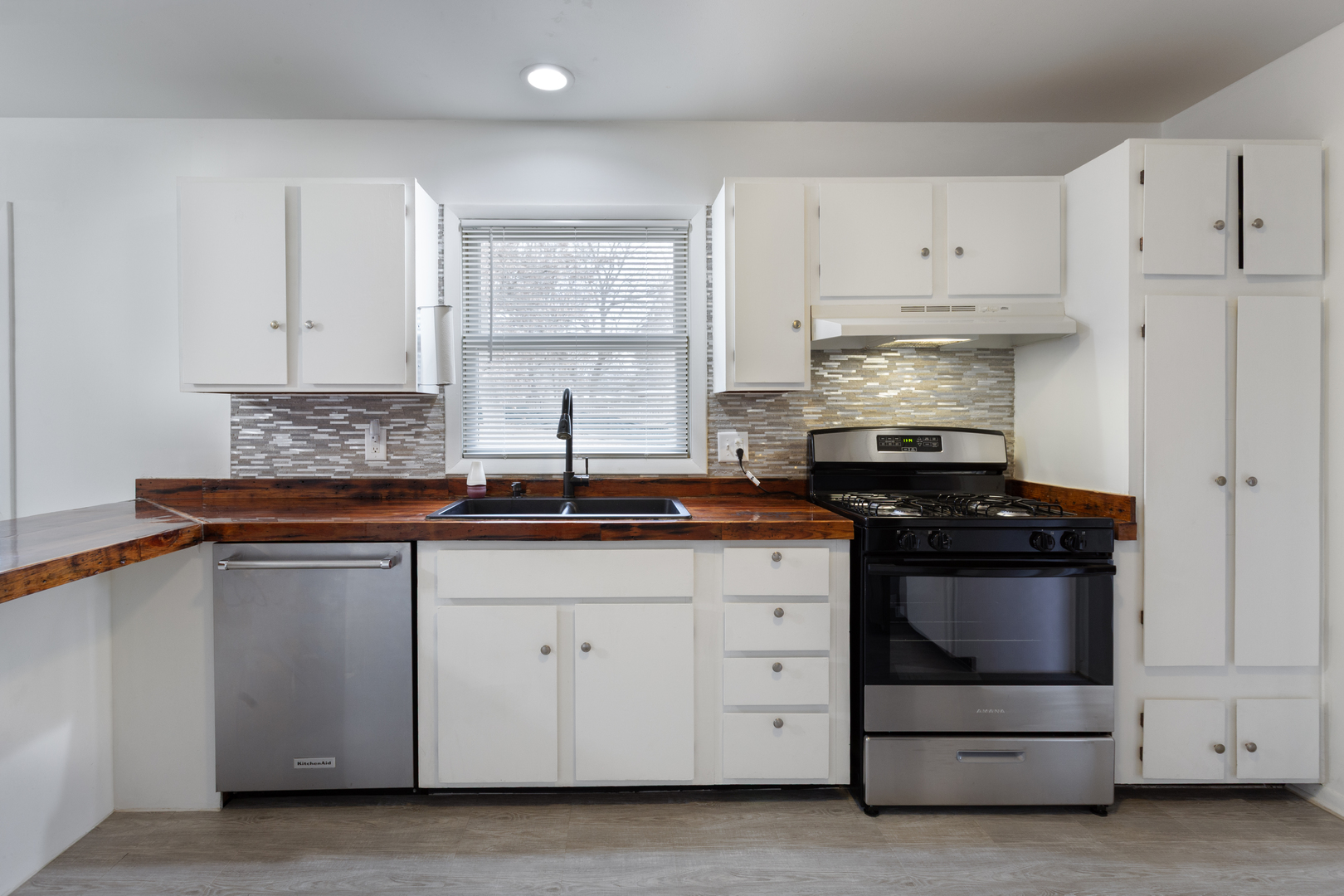 1105 Somerset Mall, McHenry, IL 60050