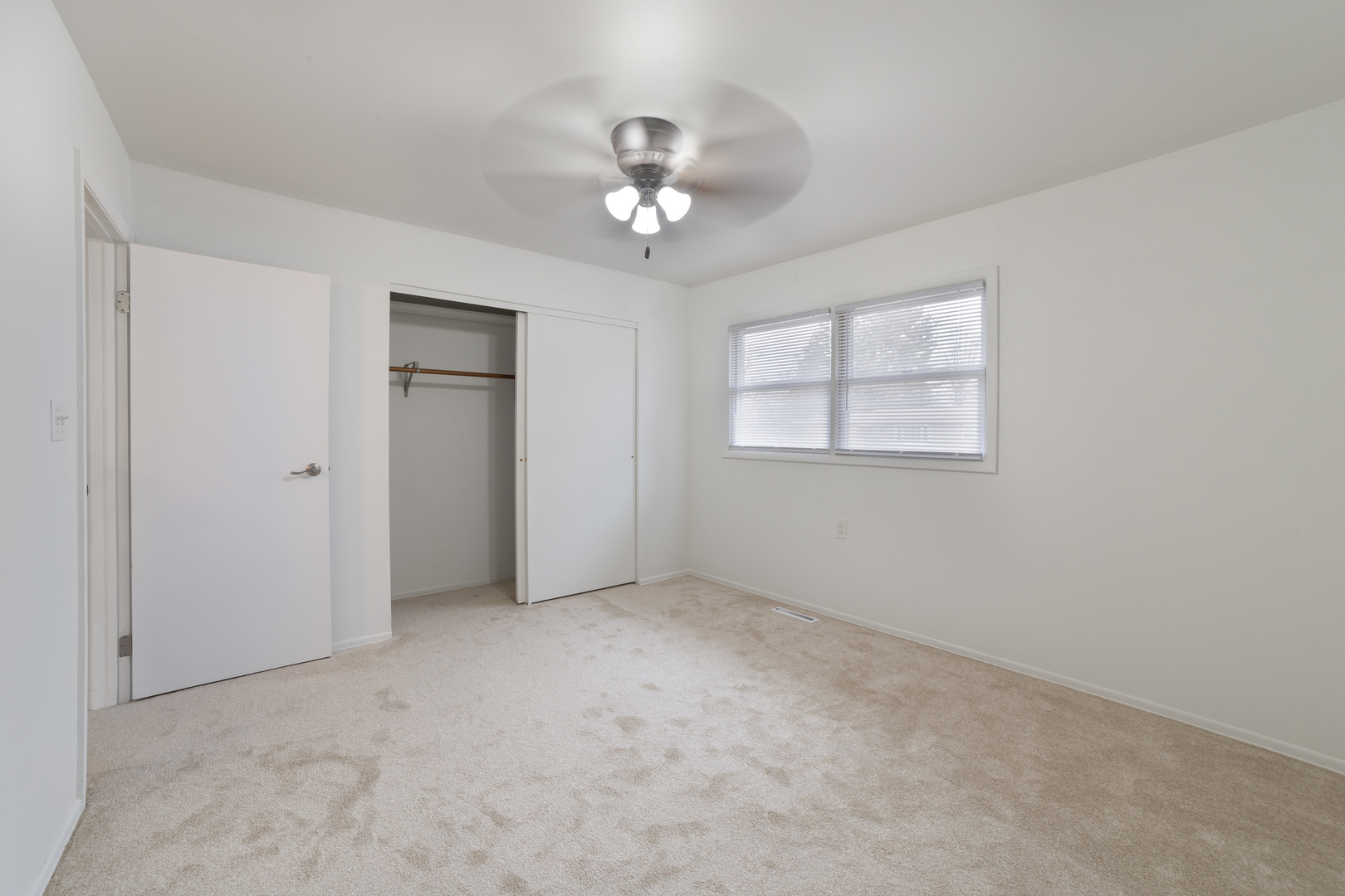 1105 Somerset Mall, McHenry, IL 60050