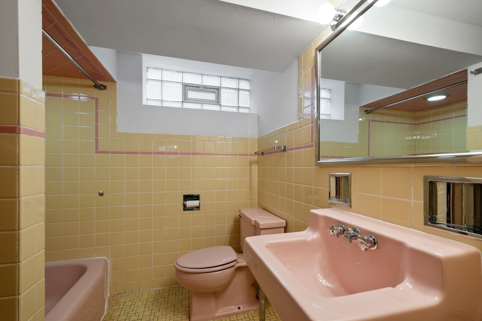 5840 N Kimball Avenue, Chicago, IL 60659