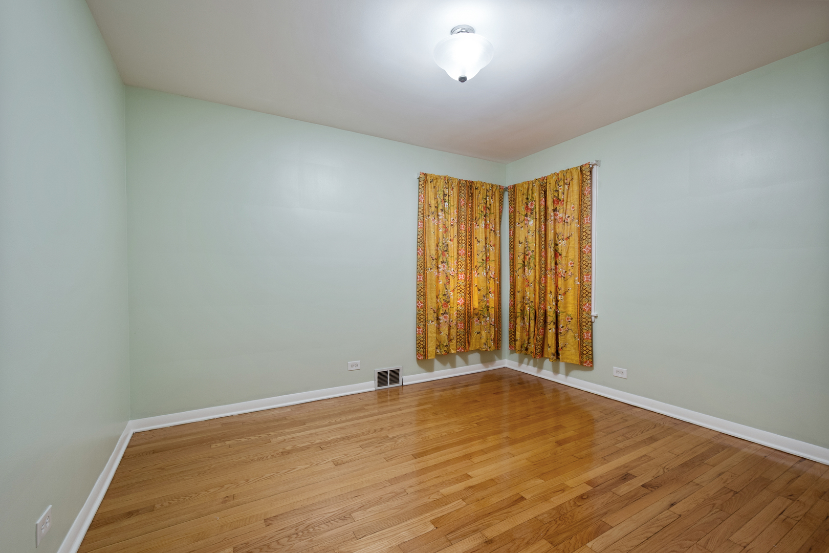 5840 N Kimball Avenue, Chicago, IL 60659