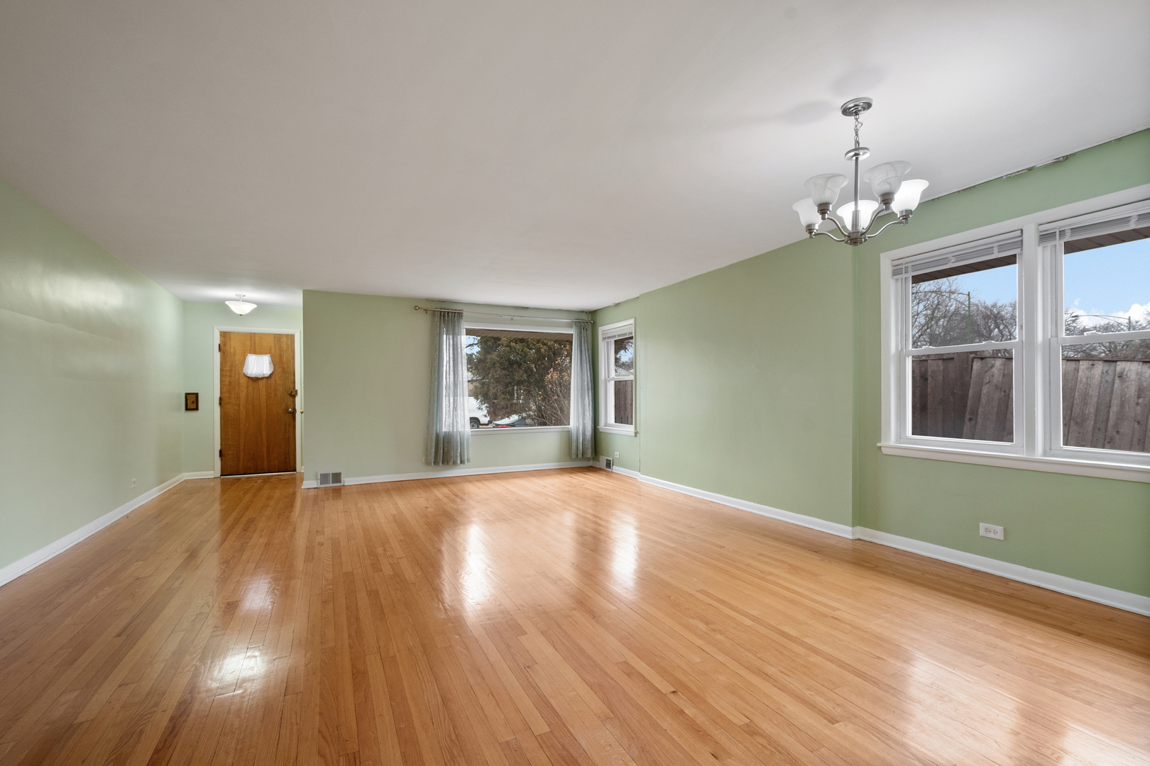 5840 N Kimball Avenue, Chicago, IL 60659