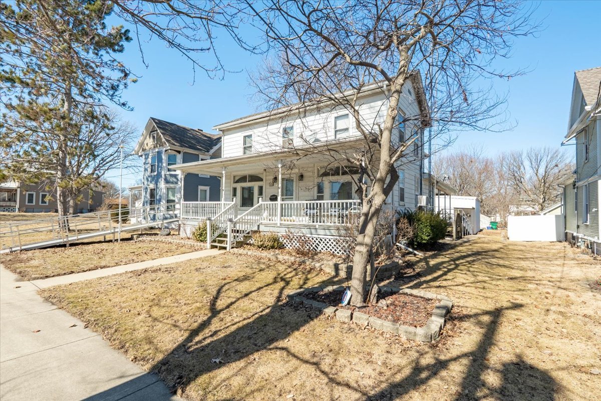 321 E 2nd Street, El Paso, IL 61738