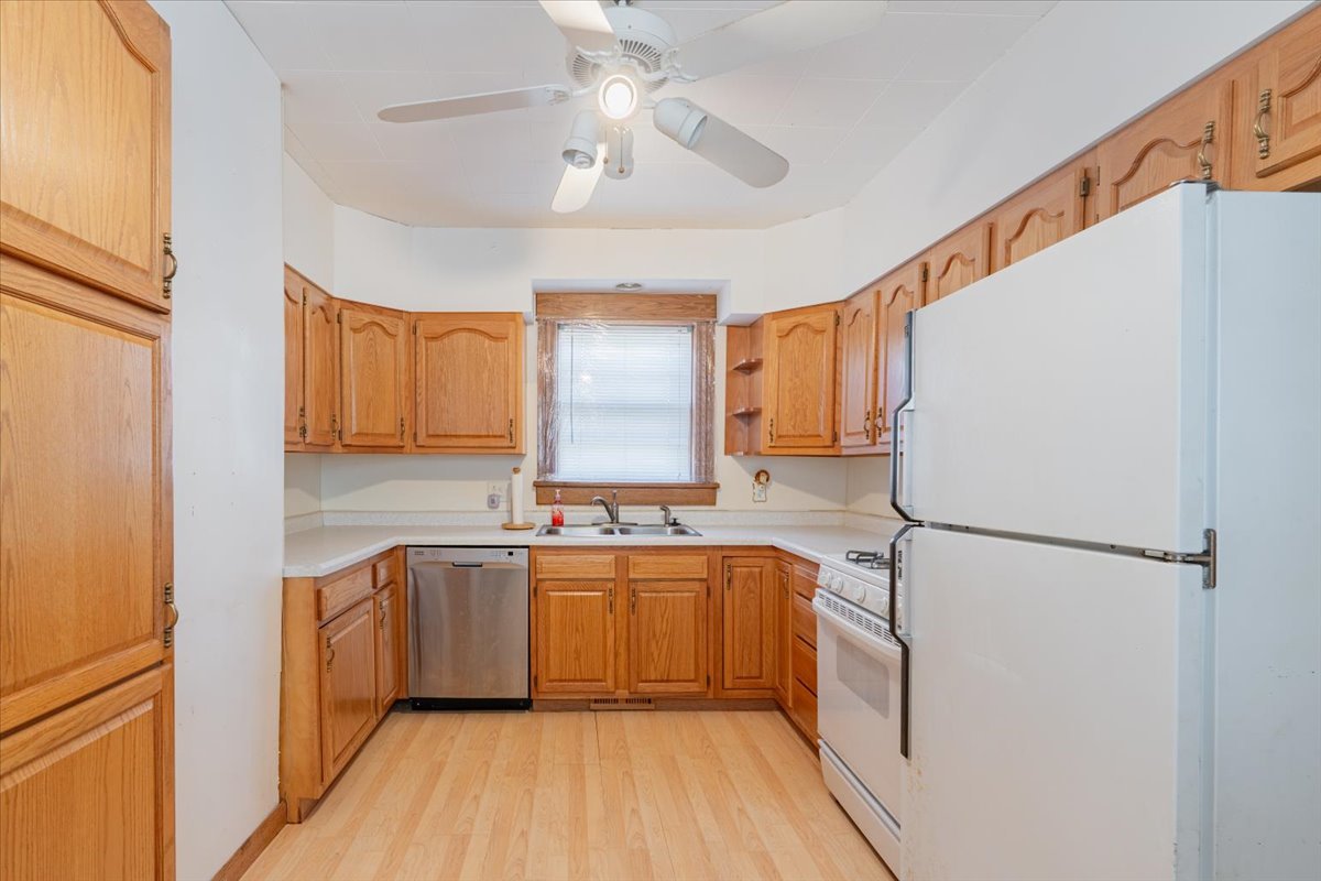 321 E 2nd Street, El Paso, IL 61738