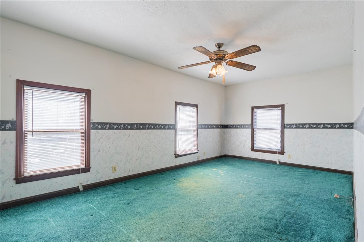 321 E 2nd Street, El Paso, IL 61738