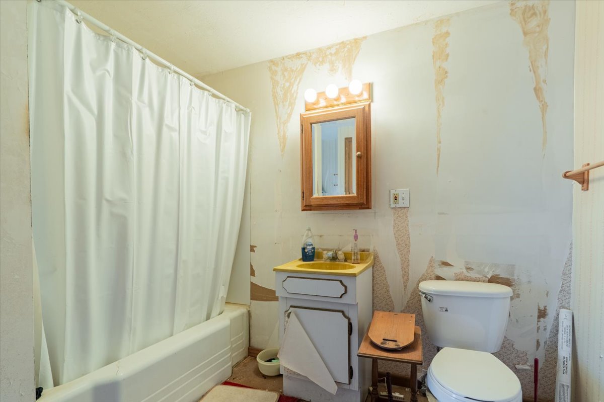 321 E 2nd Street, El Paso, IL 61738