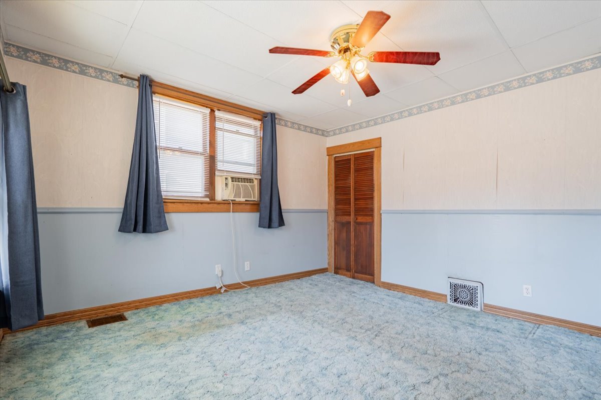 321 E 2nd Street, El Paso, IL 61738