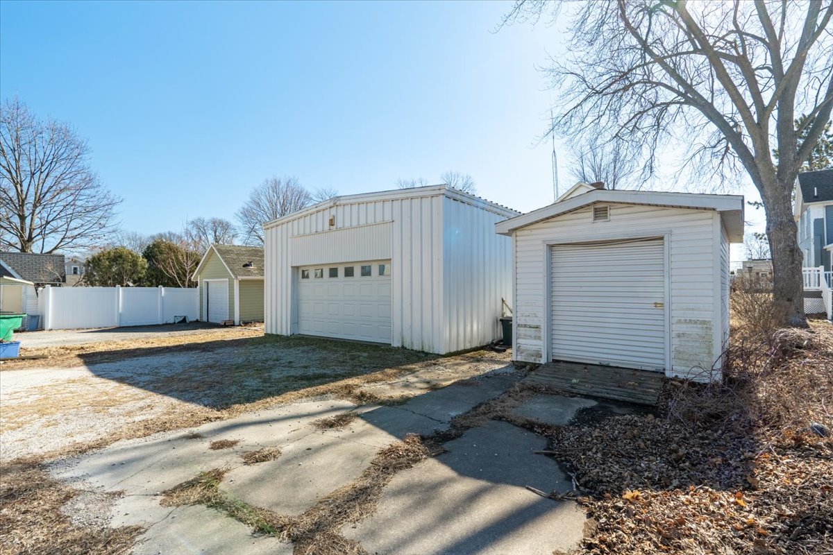 321 E 2nd Street, El Paso, IL 61738