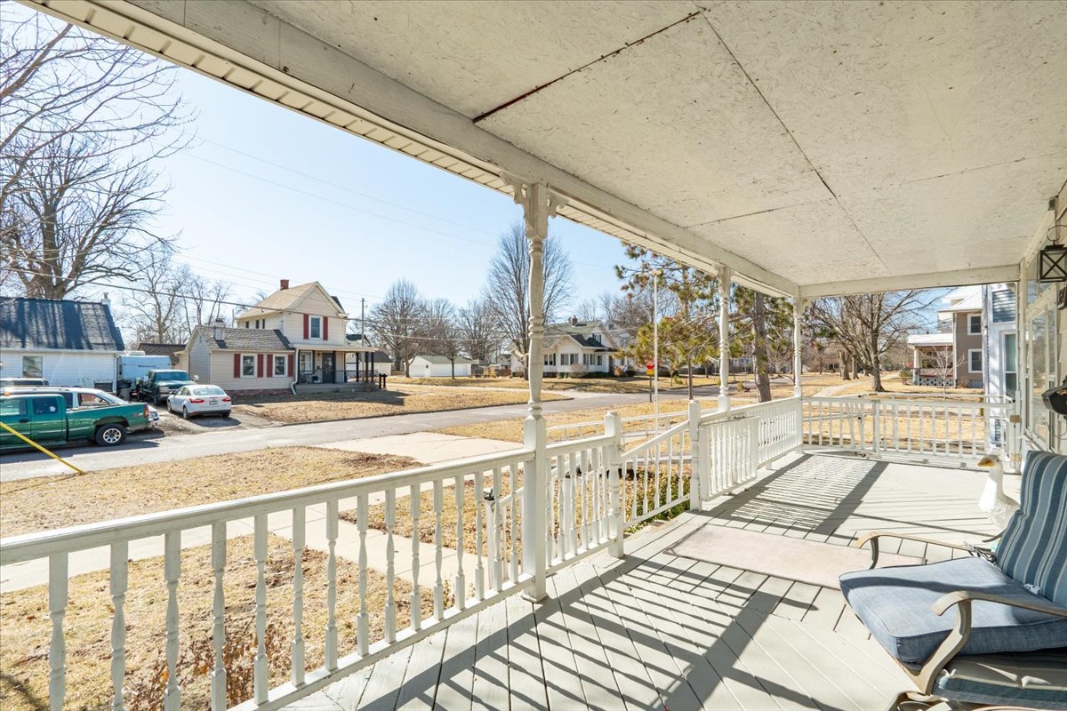 321 E 2nd Street, El Paso, IL 61738