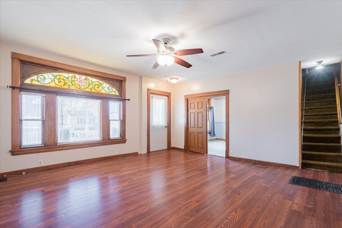 321 E 2nd Street, El Paso, IL 61738