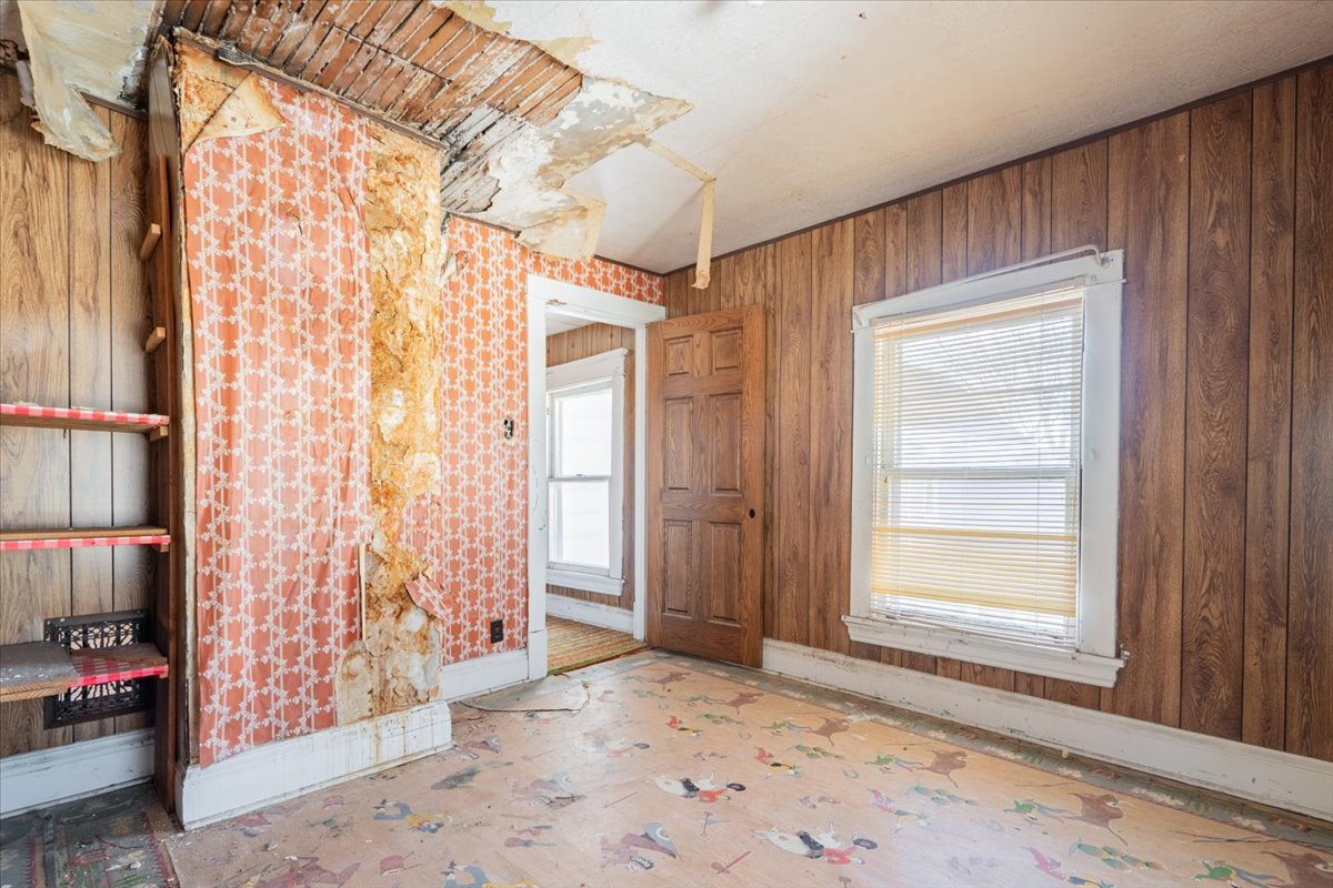 321 E 2nd Street, El Paso, IL 61738