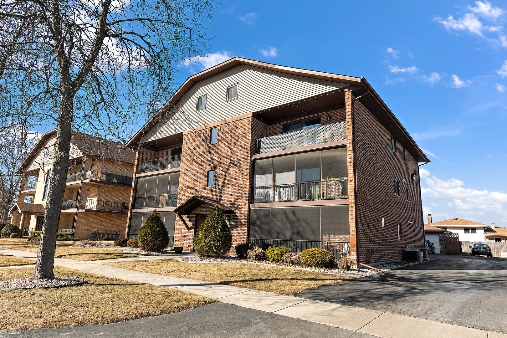 8160 168th Place #2W, Tinley Park, IL 60477