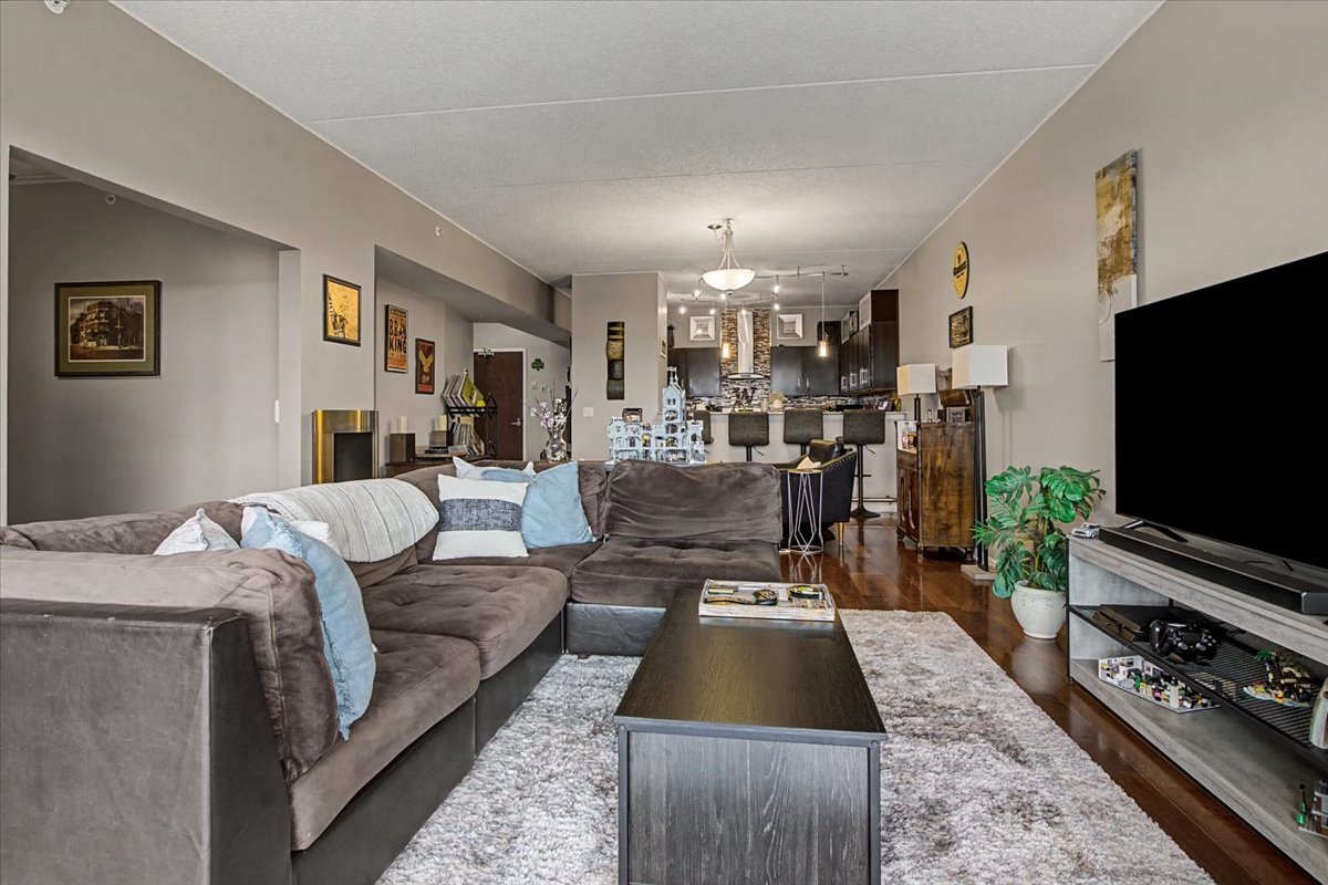 6420 Double Eagle Drive #501, Woodridge, IL 60517