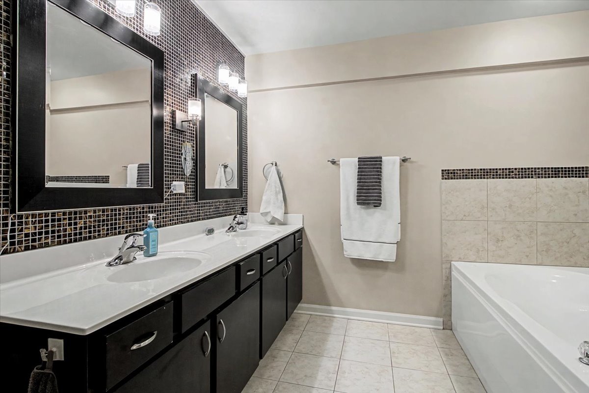 6420 Double Eagle Drive #501, Woodridge, IL 60517