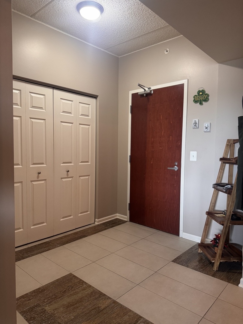 6420 Double Eagle Drive #501, Woodridge, IL 60517