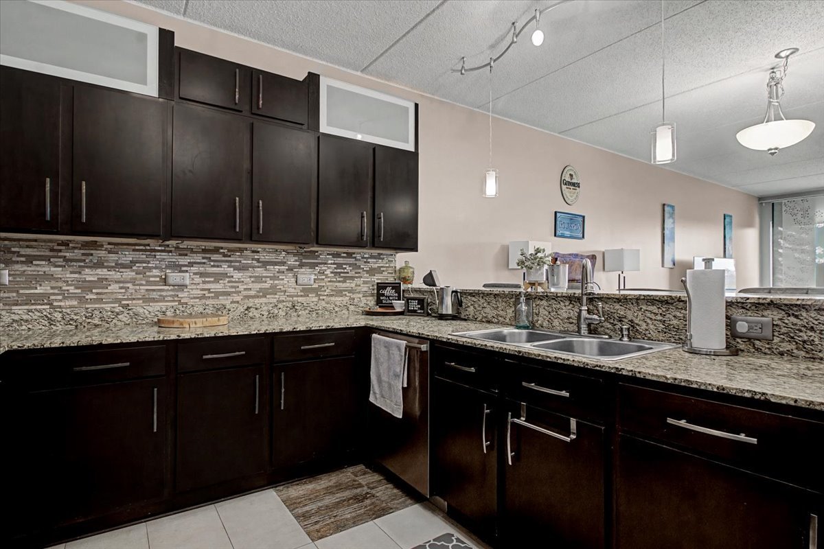 6420 Double Eagle Drive #501, Woodridge, IL 60517