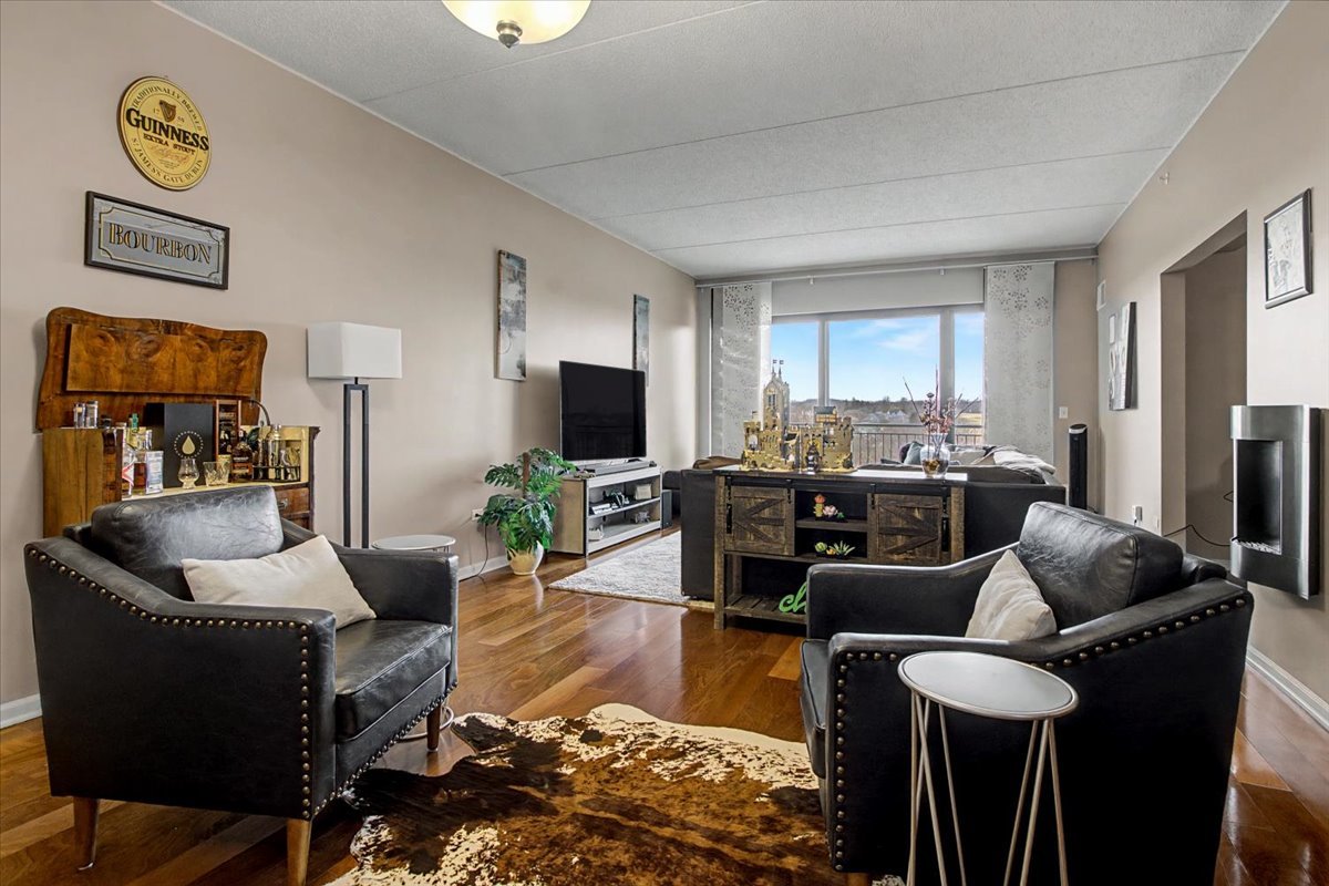 6420 Double Eagle Drive #501, Woodridge, IL 60517