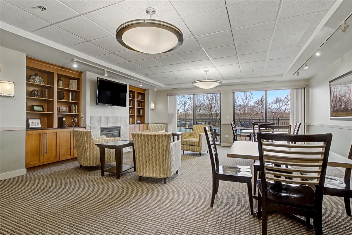 6420 Double Eagle Drive #501, Woodridge, IL 60517