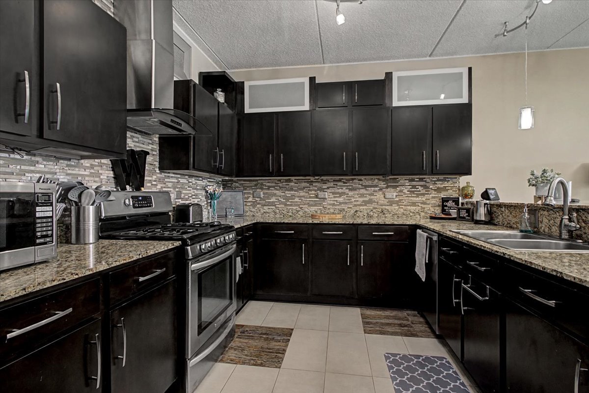 6420 Double Eagle Drive #501, Woodridge, IL 60517