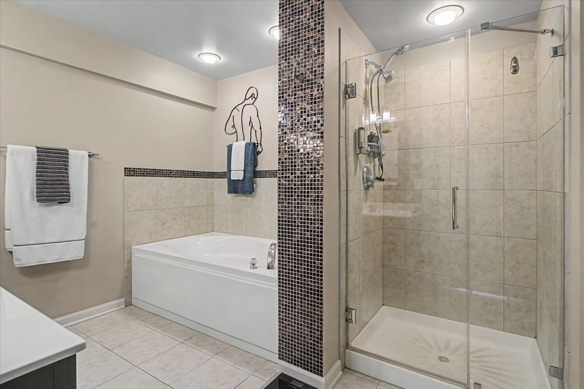 6420 Double Eagle Drive #501, Woodridge, IL 60517