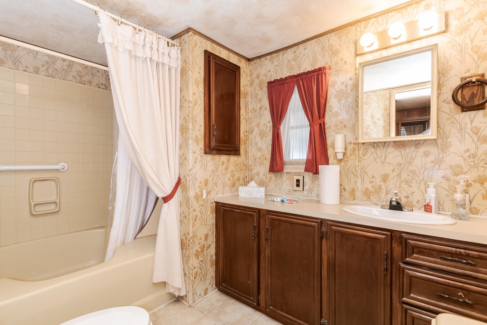 7 Oak Valley Road, Bloomington, IL 61704