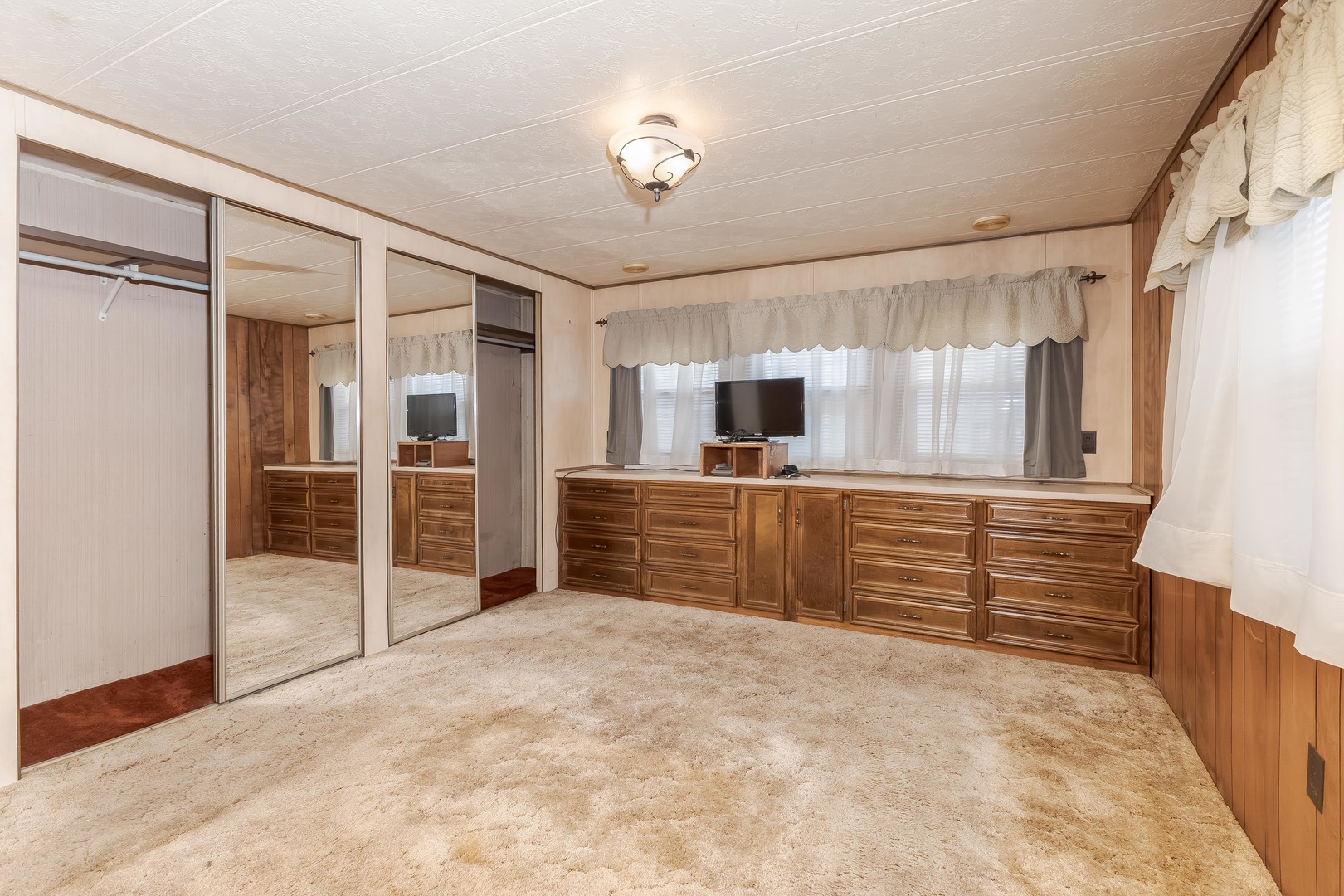 7 Oak Valley Road, Bloomington, IL 61704