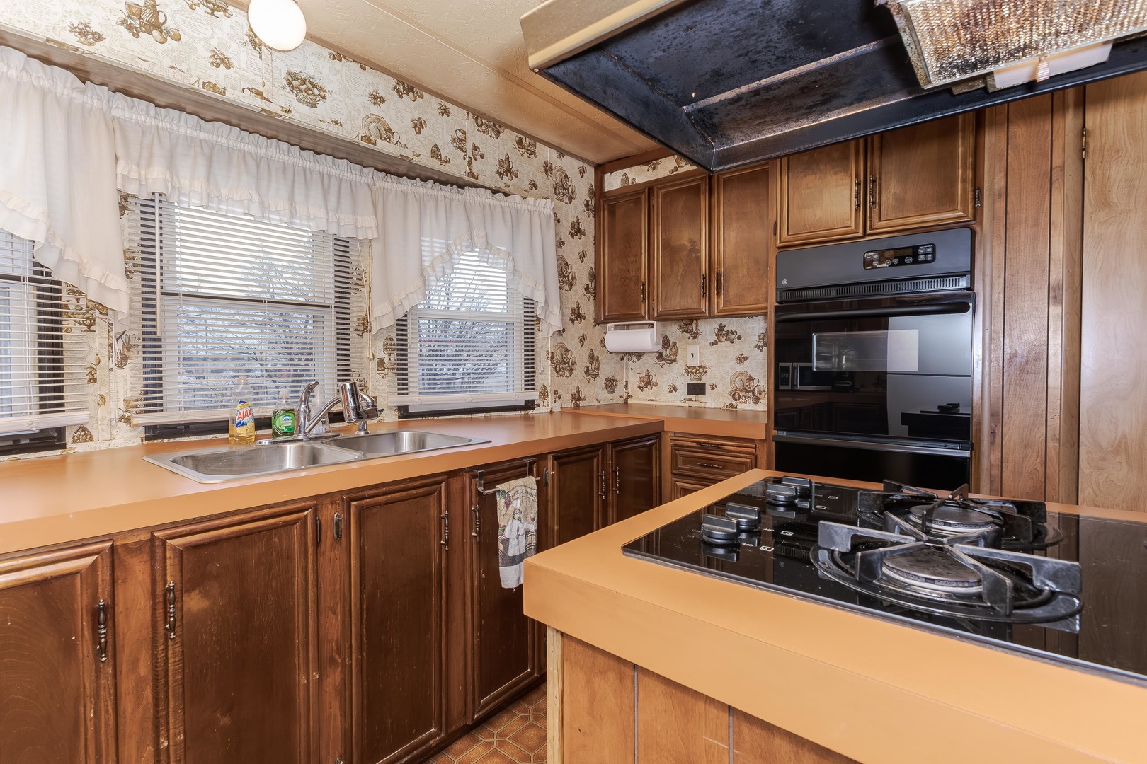 7 Oak Valley Road, Bloomington, IL 61704