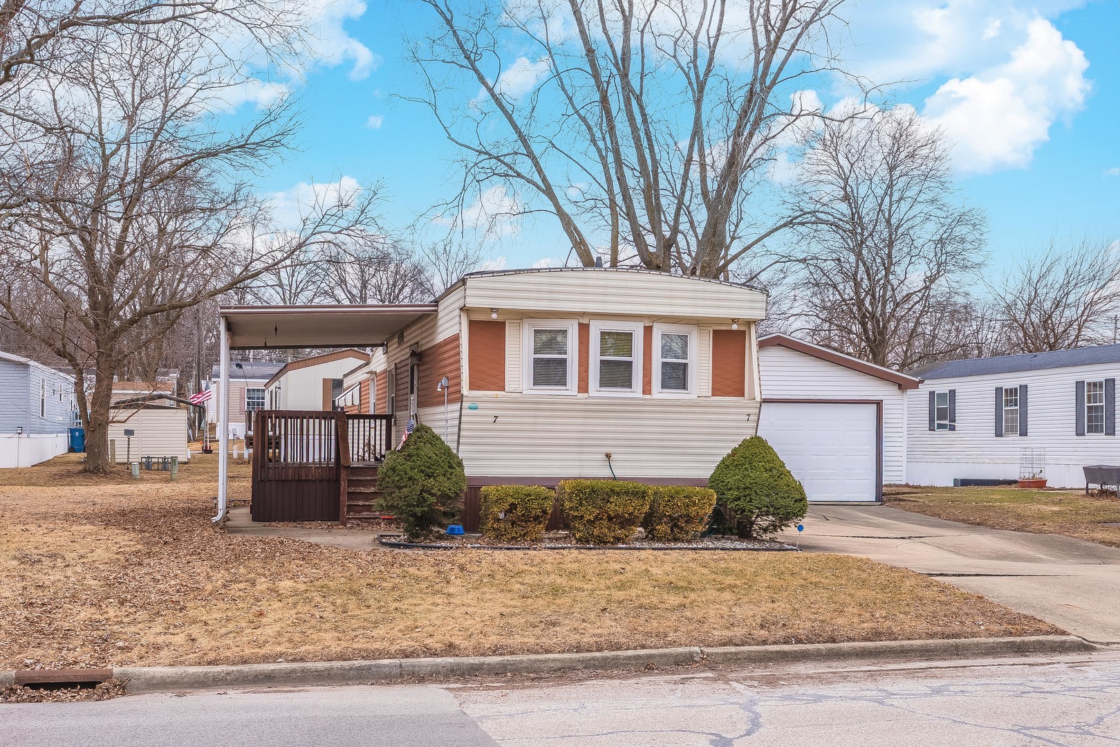 7 Oak Valley Road, Bloomington, IL 61704