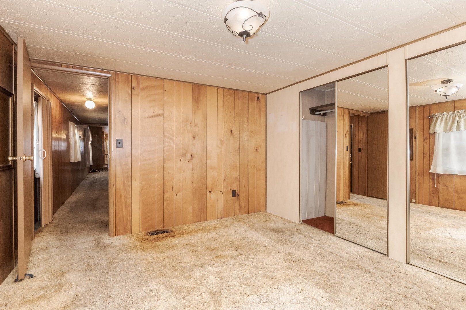 7 Oak Valley Road, Bloomington, IL 61704