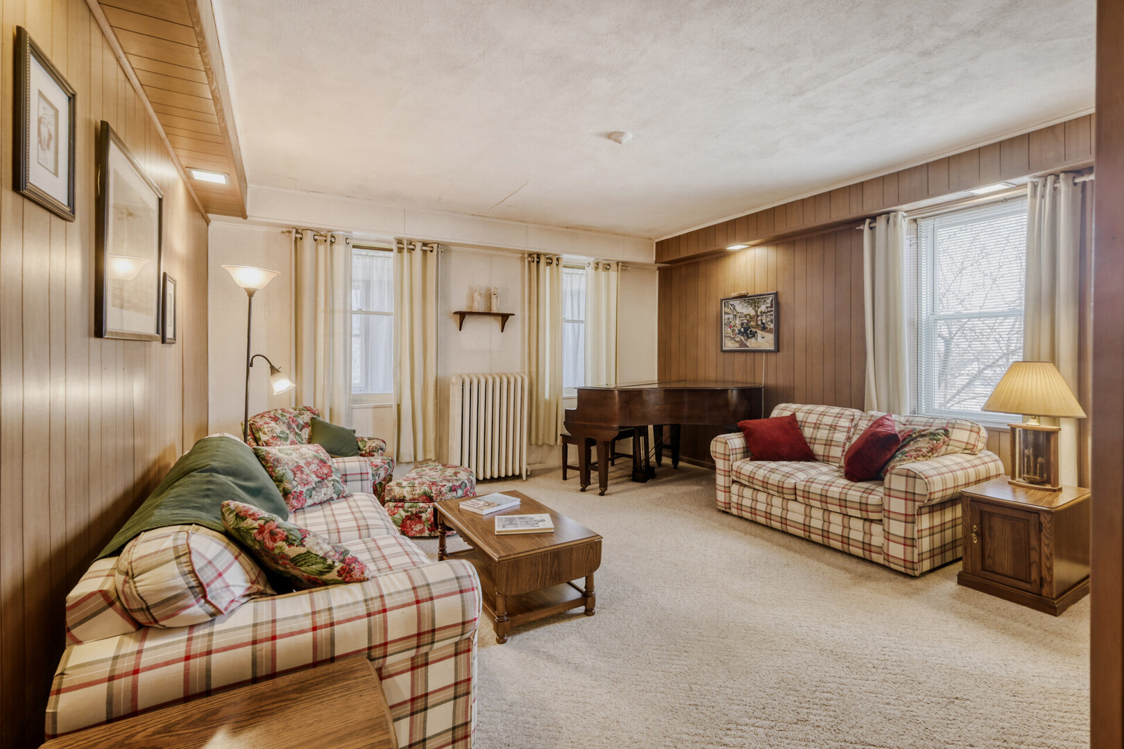 16 E Illinois Street, Lemont, IL 60439